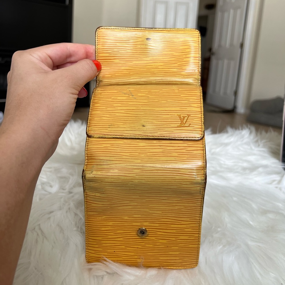 Louis Vuitton Yellow Wallet - Picture 16 of 16